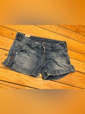 Sinclair Women's Washed Blue Cuffed Denim Shorts size 10/11